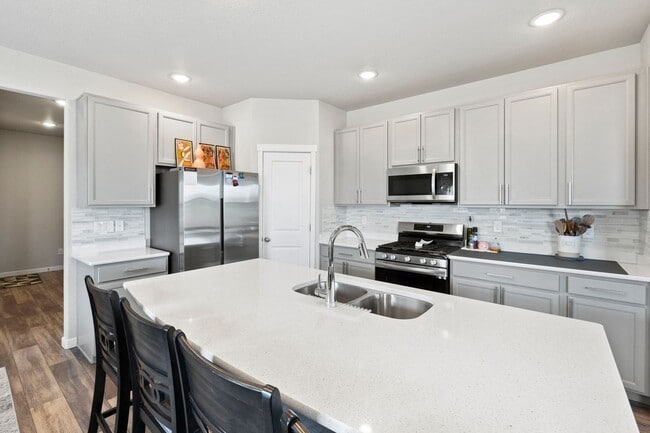 Building Photo - Modern 4BD/3BA Home with Covered Balcony &...