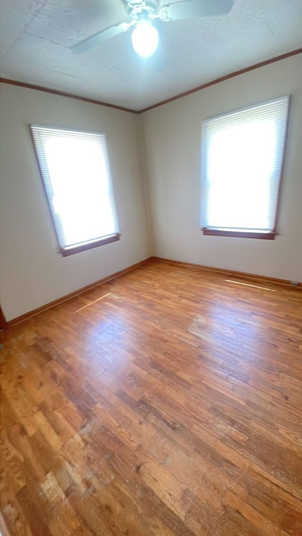 Building Photo - 211 N Maple St