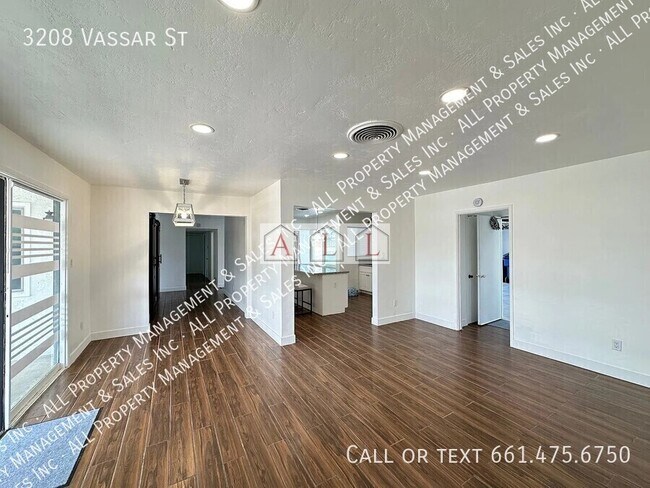 Building Photo - 3208 Vassar St