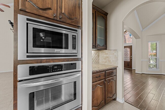 Building Photo - 20698 Oakhurst Meadows Dr