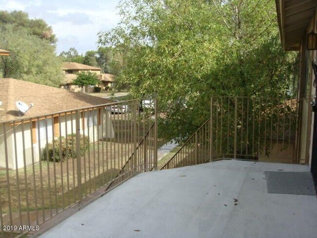 Building Photo - Upstairs unit with a balcony out front and grass courtyard