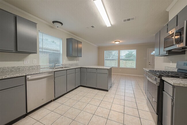 Building Photo - 17523 Coventry Oaks Dr