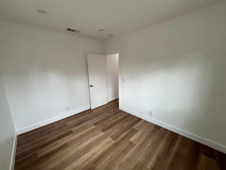 Building Photo - 620 Brittania St