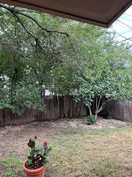 Building Photo - 1508 Valleyridge Dr
