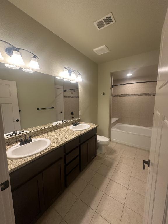 Building Photo - 2122 Sandbur Dr
