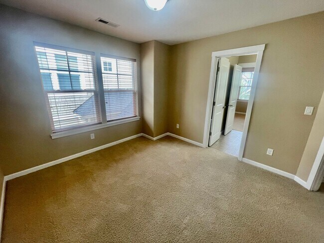 Building Photo - Well Appointed, Open Floor Plan 3-bedroom, 2.5-bathroom home in Beaverton