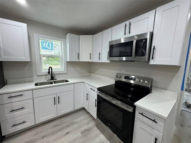 Building Photo - 2549 Olive Ave