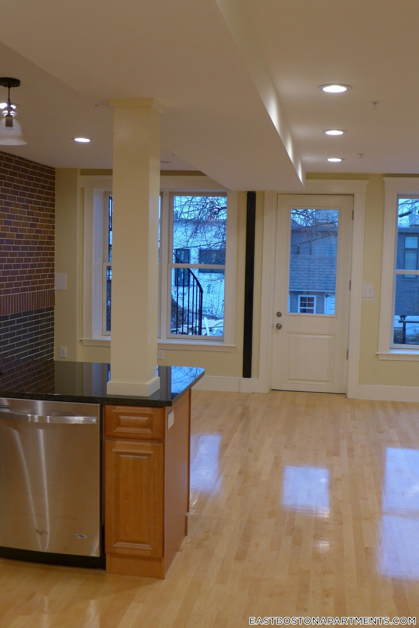 Building Photo - 273 Webster St