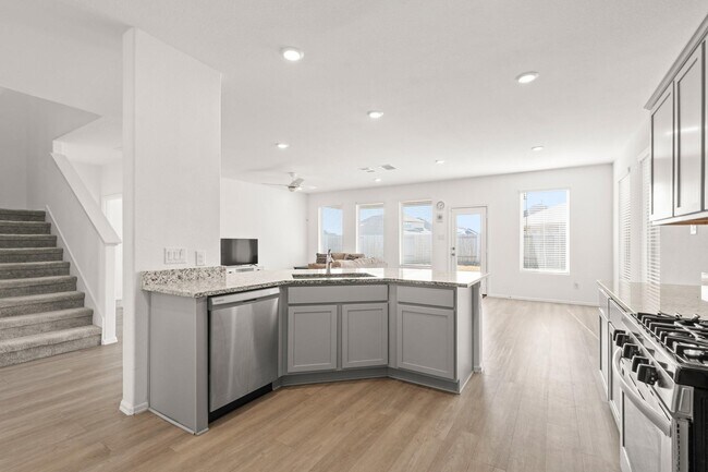 Building Photo - 5026 Lavaridge Dr