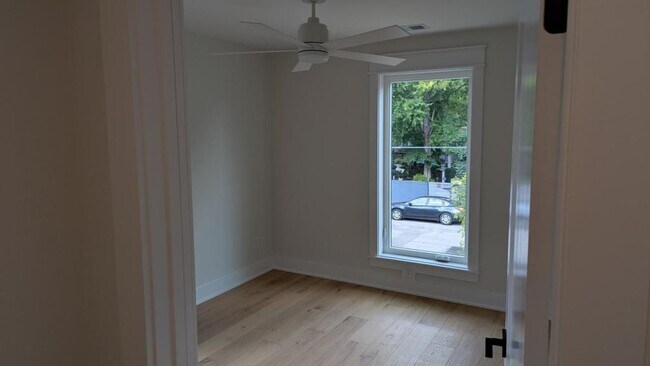 Building Photo - 706 Stockell St