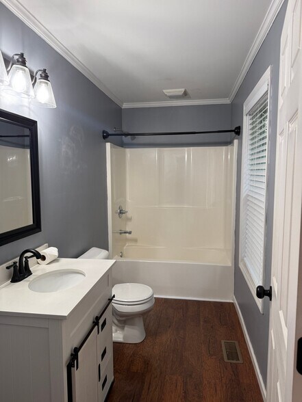 Building Photo - 135 Hogan Rd