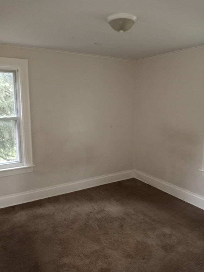 Building Photo - 821 Elizabeth Ave