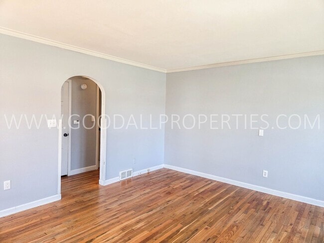 Building Photo - Charming 2 bedroom 1 bath home in Beaverdale area!