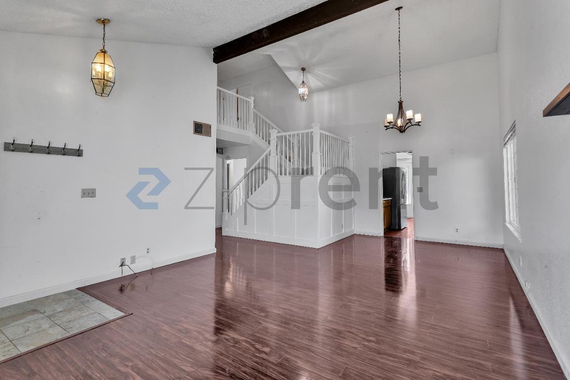 Building Photo - Unit