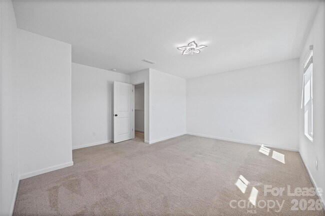 Building Photo - 512 Station St