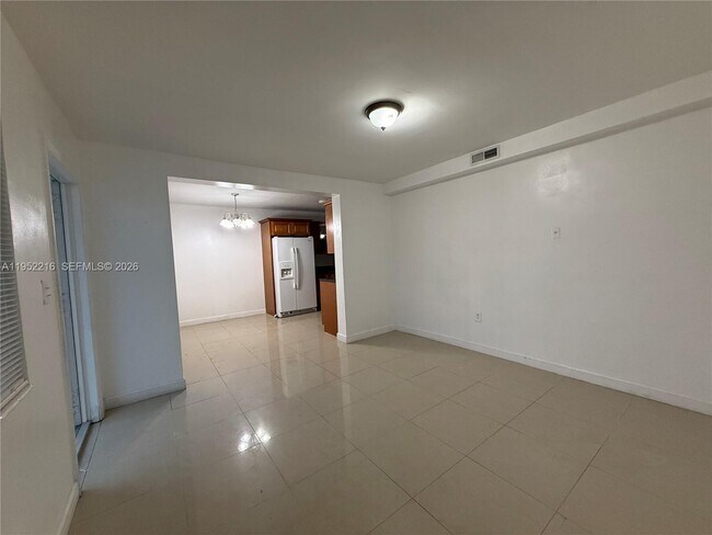 Building Photo - 1122 NW 32nd Ct