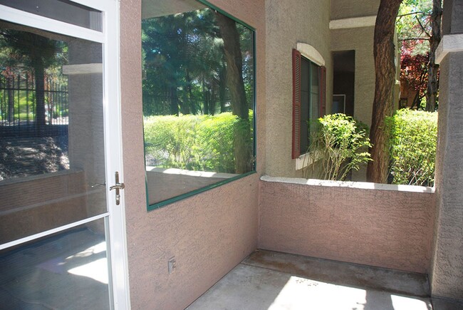 Building Photo - 1 bedroom townhouse in Tanamera