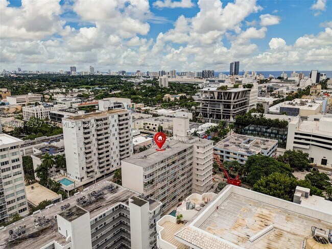 Building Photo - 1300 Lincoln Rd