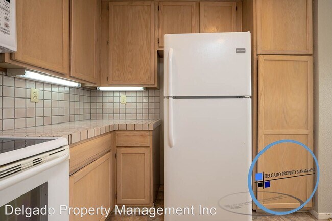 Building Photo - 2 br, 1 bath House - 511 Timbercove #8