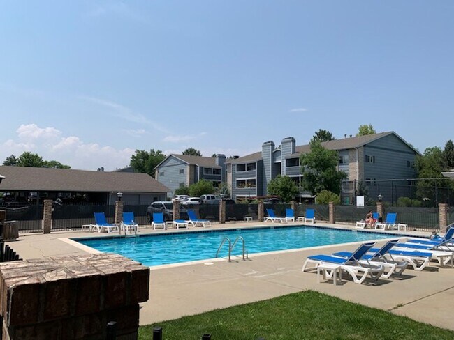 Building Photo - Fresh Boulder 1 Bedroom Condo for Rent with Pool, Tennis and Fitness Center in Hunter Creek