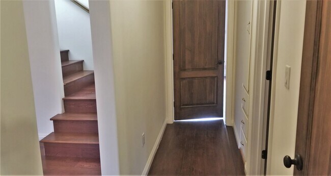 Building Photo - Amazing 2-Story 4 Bdr 3 Bath Family Home i...
