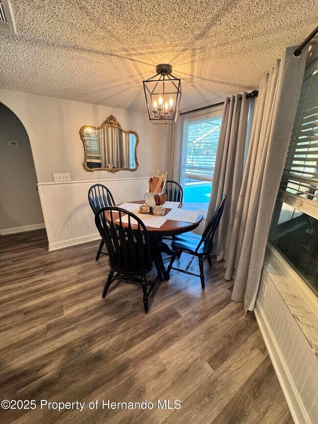 Building Photo - 5281 Aaron Ln