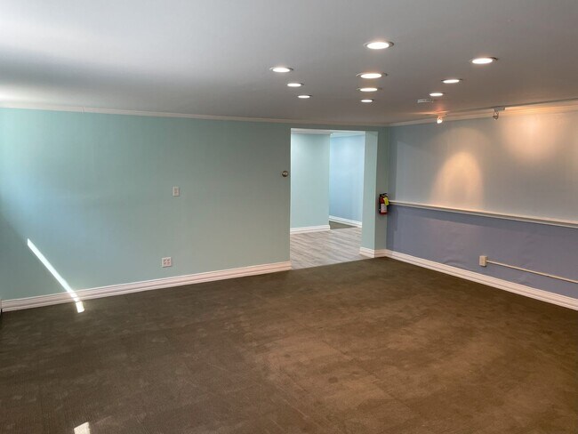 Building Photo - Downing St.