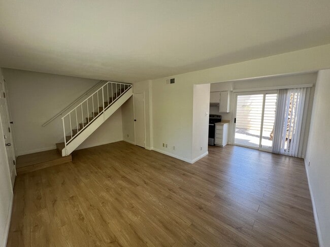 Building Photo - COMING SOON !! 2 Story Townhome