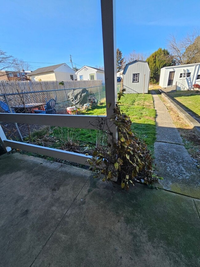 Building Photo - 1041 St Joseph St