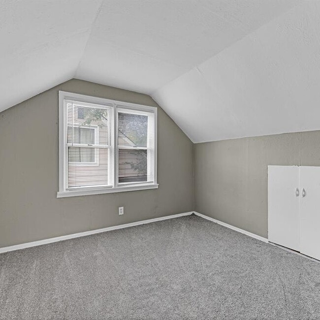 Building Photo - 9082 Louise St