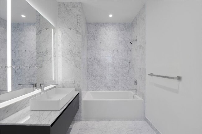 Building Photo - 5 Grove Isle Dr