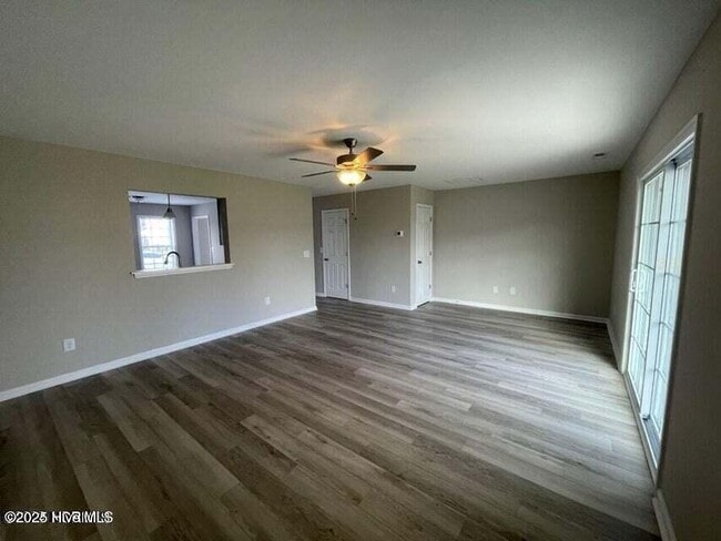 Building Photo - 3905B Junipine Ct