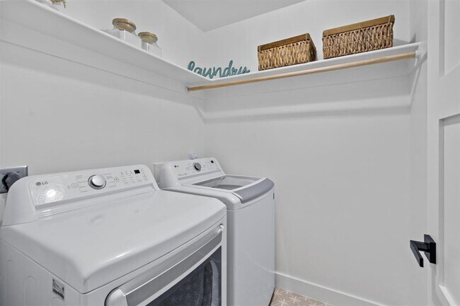 Building Photo - 5102 Summerset Trail