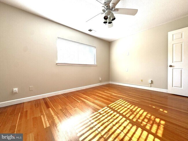 Building Photo - 12012 Golf Ridge Ct