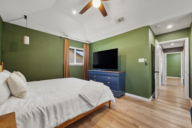 Building Photo - 4807 Carsonhill Dr