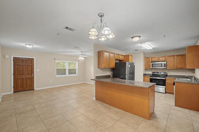 Building Photo - 560 N 72nd Ave