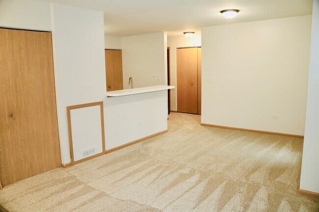Building Photo - 1494 McClure Rd
