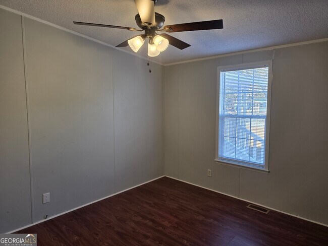 Building Photo - 203 River Oak Dr