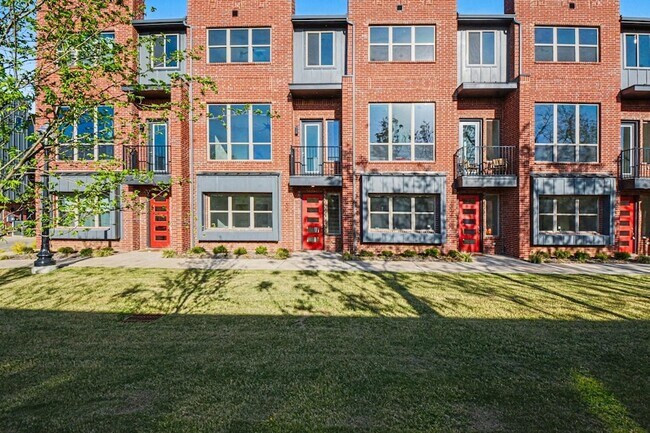 Building Photo - 13351 Goodland St