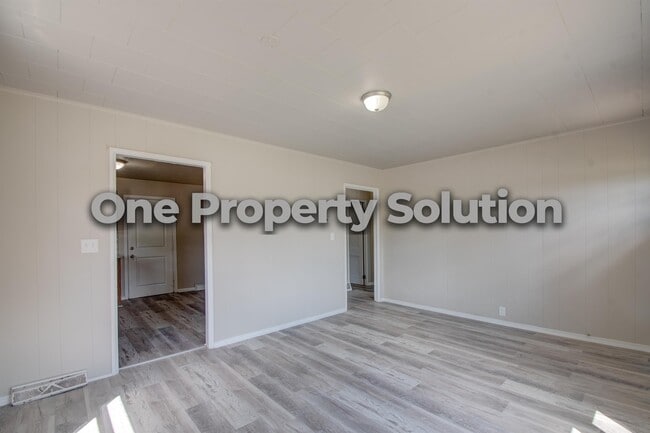 Building Photo - 292 Hadley Rd