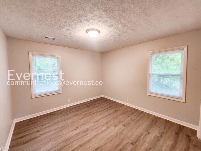 Building Photo - 908 Hickory Dr