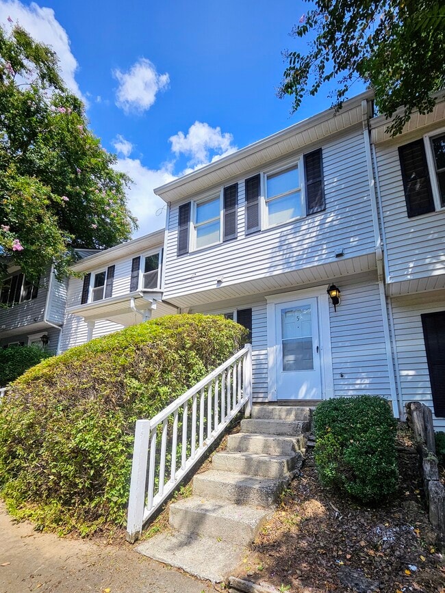 Building Photo - 5 Durbin Pl
