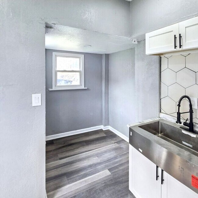 Building Photo - 3-Bedroom Home with Attic and Basement in ...