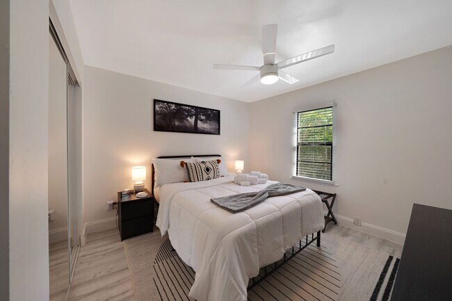 Building Photo - Furnished House in Hollywood Florida - Jun...