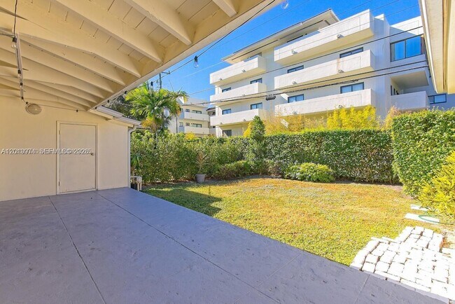 Building Photo - 5400 Orduna Dr