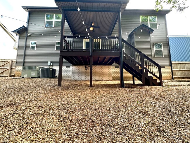 Building Photo - 1040 Harrison Way