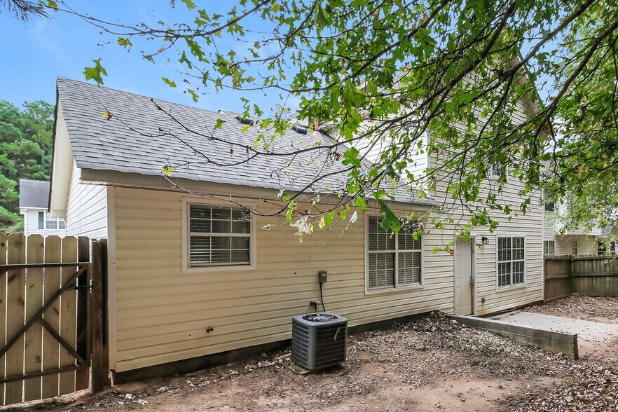 Building Photo - 2915 Russ Ln