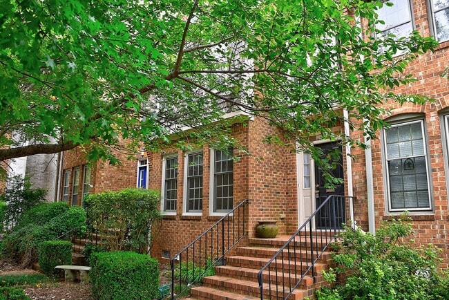 Primary Photo - DOWNTOWN NORFOLK TOWNHOUSE