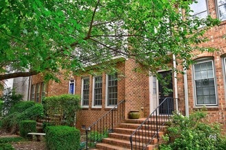 Building Photo - DOWNTOWN NORFOLK TOWNHOUSE