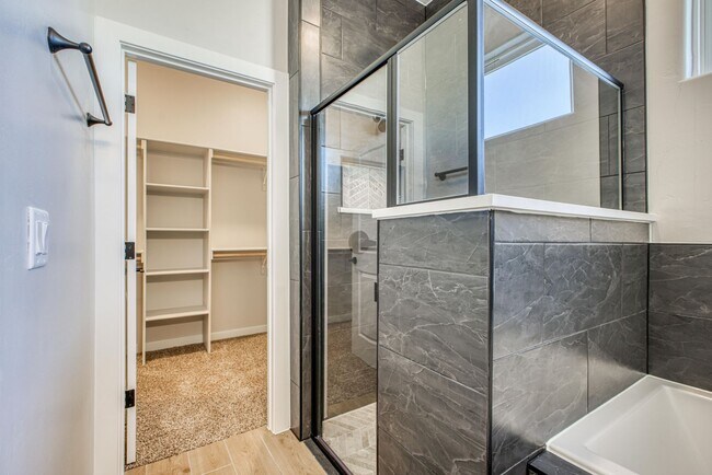 Building Photo - Beautiful East side House 4 bed-2.5 baths, part of The  Club that includes Swimming Pool, Gym, Te...